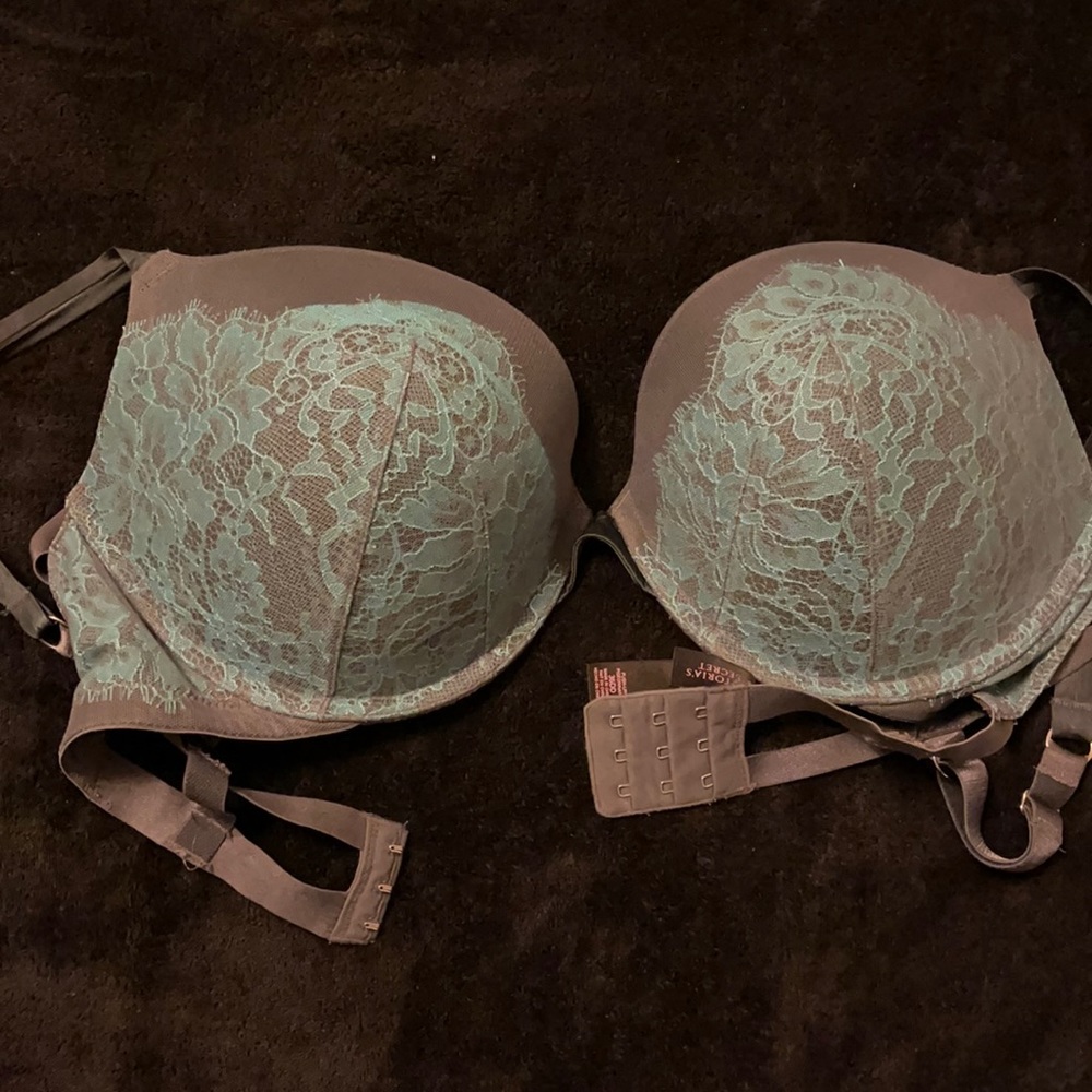 Victoria Secret 36dd Bra. Color: Grey And Blue.